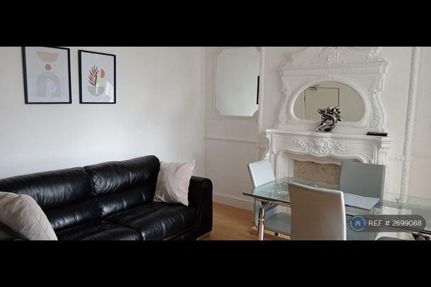 6 bedroom semi-detached house to rent - Photo 1
