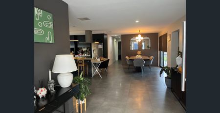 Luxury House - Stunning Lifestyle - Prime Location - Photo 5