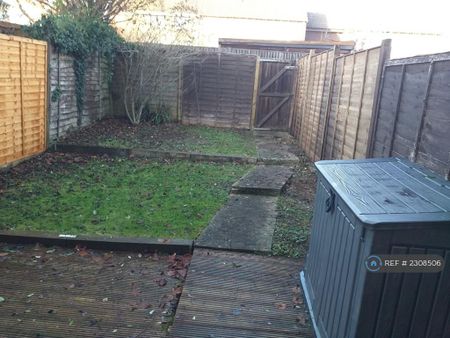 3 bedroom terraced house to rent - Photo 4