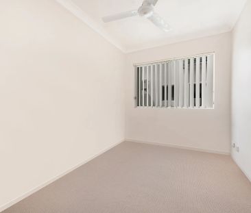 3 Bedroom Unit Clontarf just 350 metres to the water Contact Julie ... - Photo 2