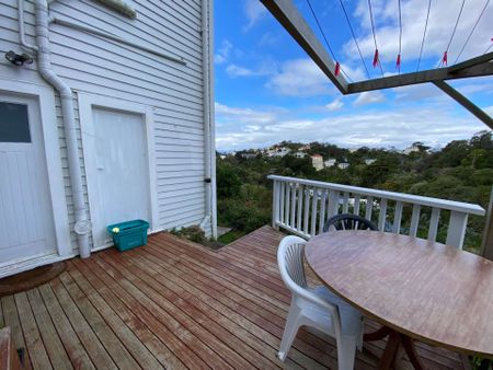 2 Bedroom, Kelburn - Photo 4