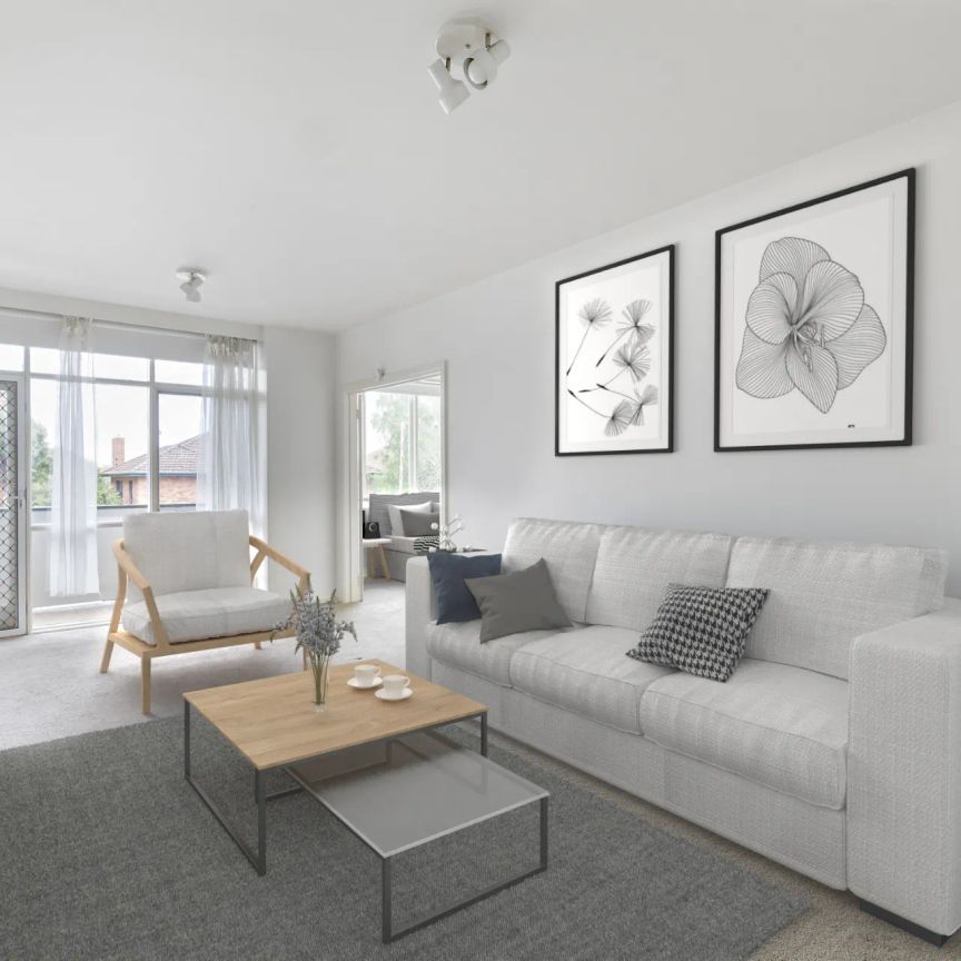 Large apartment in great location with privacy and security. - Photo 1