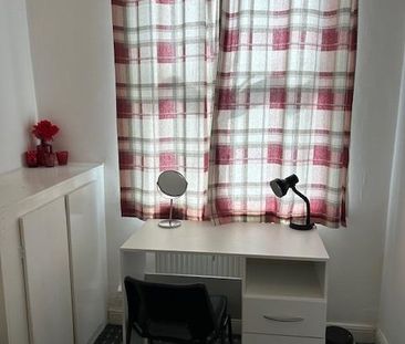 3 Bed Terraced House, Colchester Street, CV1 - Photo 6