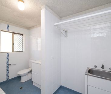 WELL PRESENTED, LARGE GROUND FLOOR UNIT IN A GREAT LOCATION! - Photo 1