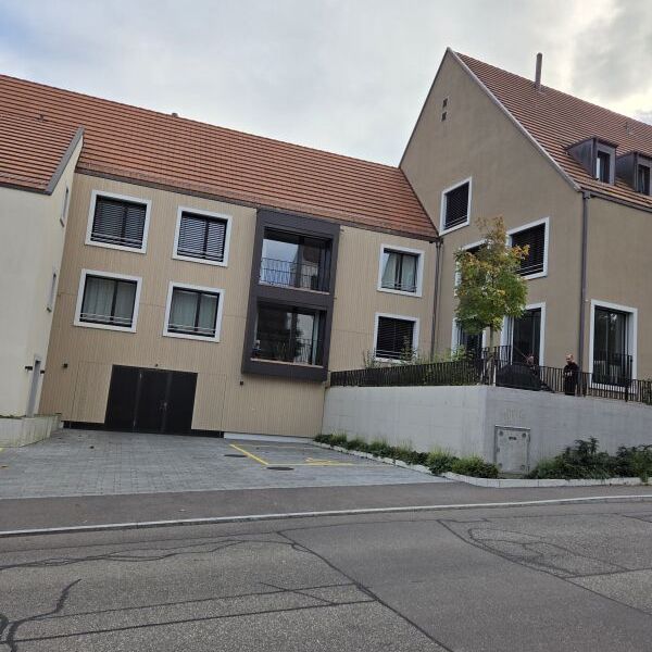 Zentralgelegene, moderne 3.5 Zimmerwohnung in Pfeffingen - Photo 2