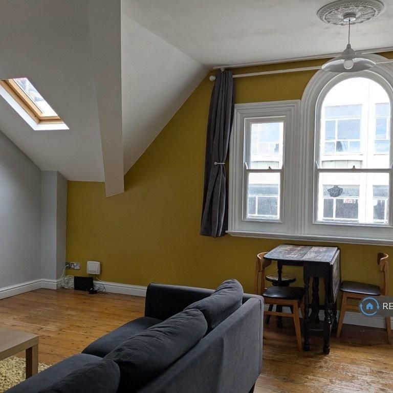 2 bedroom penthouse to rent - Photo 1