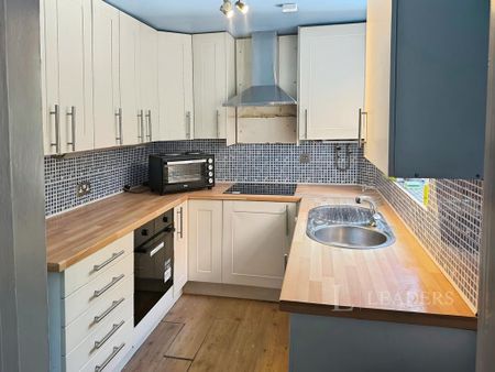 1 bedroom in a house share to rent - Photo 3