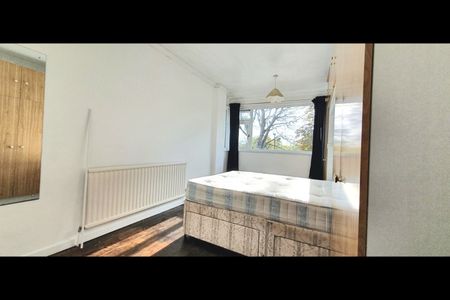 4 Bed Semi-Detached House, Ham Park Road, E7 - Photo 3