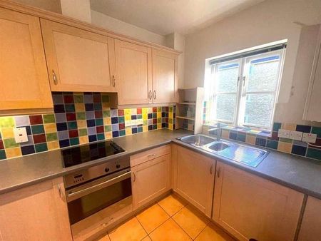 Upton Park, Slough, SL1 - Photo 3