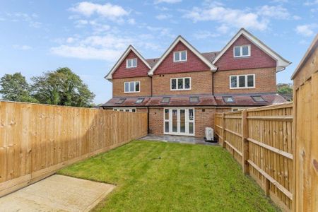 4 bedroom terraced house to rent - Photo 5
