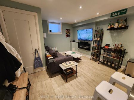 1017 Bathurst Street #Lower - Photo 2