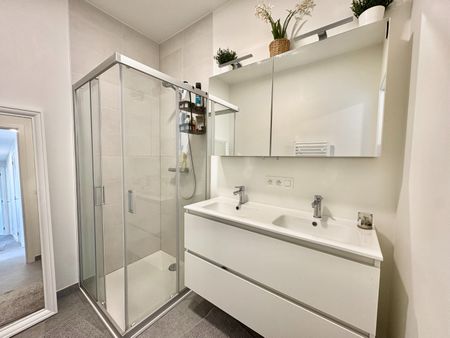 Appartement met 2 slaapkamers en terras - Photo 4