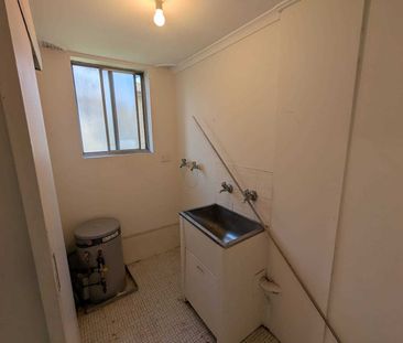 Modern & Convenient 2-Bedroom Apartment - Photo 4