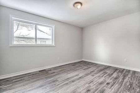 For Lease - 1 Napier Street, Barrie, Ontario - Photo 3