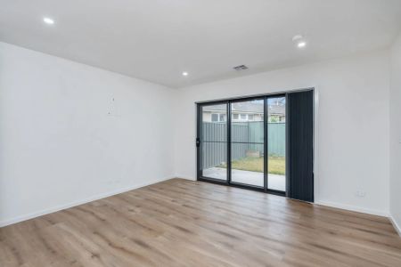 Stunning 4 bedroom town house residence in the heart of Woden - Photo 2