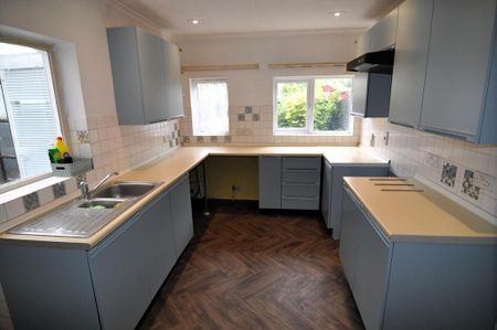 3 bedroom terraced house to rent - Photo 2
