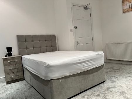 1 bed house share to rent in Oxford Gardens, Stafford, ST16 - Photo 3