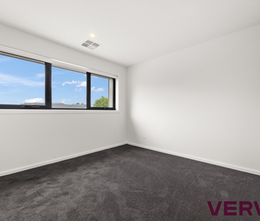 STUNNING FOUR BEDROOM HOME - Photo 6