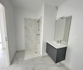 Location Appartement 2 pièces 38m² ARLES 13200 - Photo 2