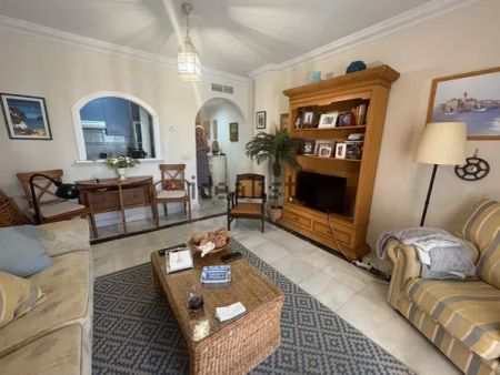 Alquiler de piso en Bulevar Ashmawi - Photo 2