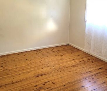 “3BR/2Bath House + fenced carport. Walk to train!” - Photo 5