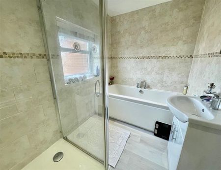 3 Bedroom Semi Detached To Let - Photo 3
