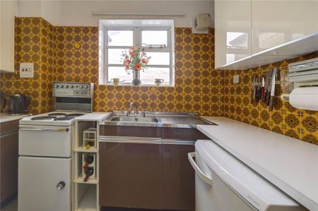 2 Bed Flat, Winchester Court, W8 - Photo 5