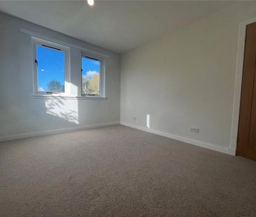 3 bedroom detached house to rent - Photo 3