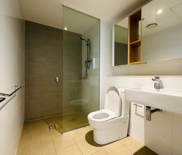 Modern 2 Bedroom 1 Bathroom Apartment for Lease - Photo 3