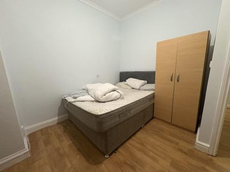 3 bedroom ground floor flat to rent - Photo 2