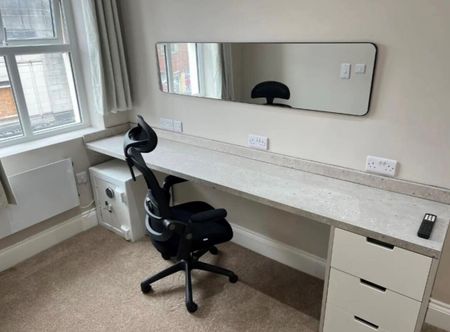 Gaolgate Suites, Stafford, ST16 - Photo 3