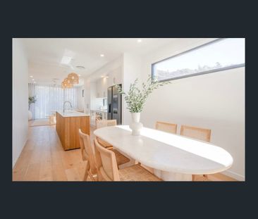 Coastal Living with Burleigh Heads at Your Doorstep - 3 month lease only - Photo 5
