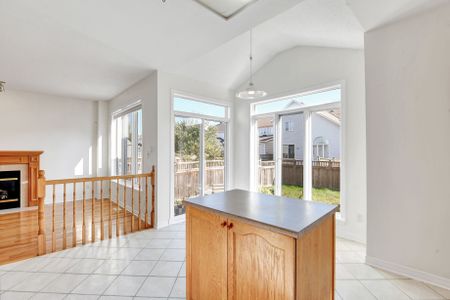 For Lease - 22 MOUNTAIN ASH Drive, Barrhaven, Ontario - Photo 3