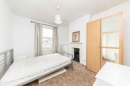 3 bedroom flat to rent - Photo 3