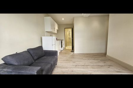 1 Bed Flat, Camden Road, NW1 - Photo 2