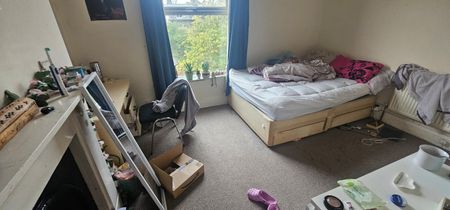 8 Bed - 35 St Michaels Road, Headingley, Leeds - LS6 3BG - Student - Photo 3