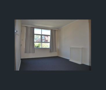 Amazing Location First Floor Apartment! - Photo 2