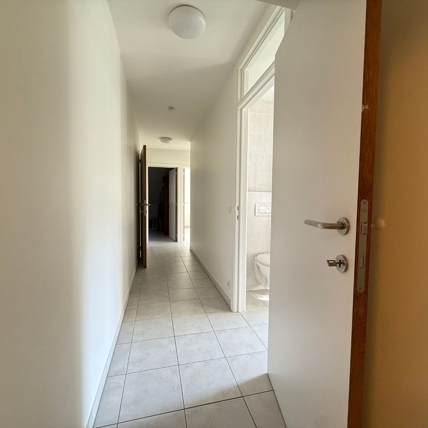 Instapklaar drie-slaapkamerappartement met garage in Meulebeke. - Foto 1