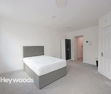 4 bedroom house of multiple occupation to rent - Photo 2