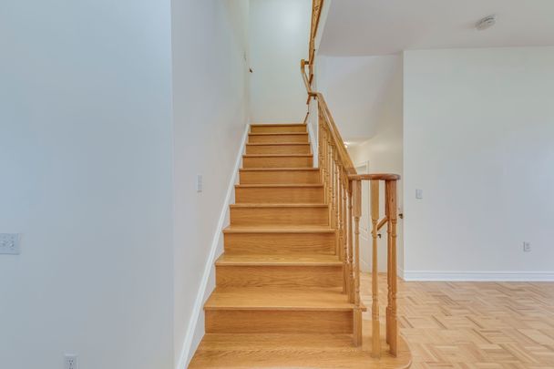 For Lease - 799 Khan Crescent Unit# UPPER, Mississauga, Ontario - Photo 1