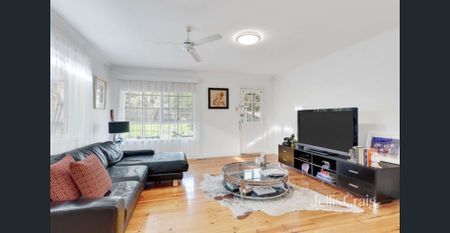 FAMILY HOME IN CENTRAL ELTHAM - Photo 2