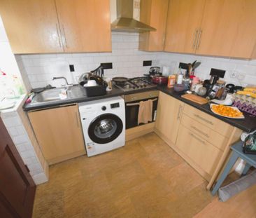 3 bedroom House in Mayville Avenue, Leeds - Photo 2
