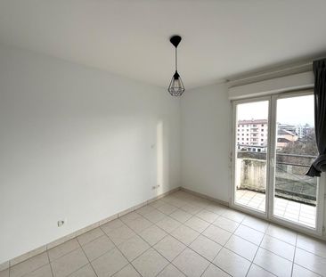 Location Appartement 3 pièces 72m² - Photo 3