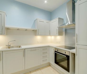 A 2 Bedroom Flat in Montpellier GL50 2PQ - Photo 3