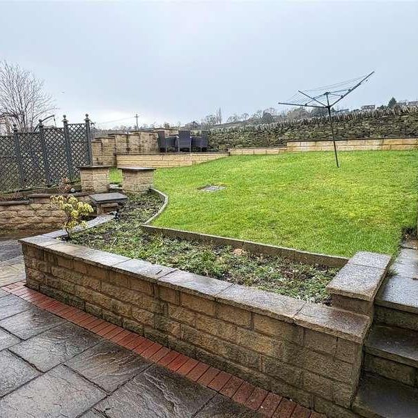 West End Drive, Cleckheaton, BD19 - Photo 1