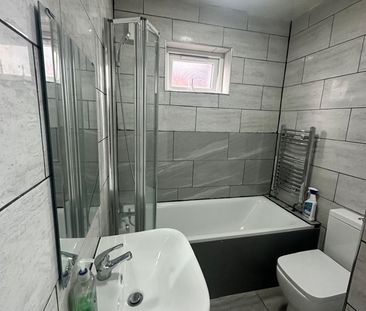 3 Bed Flat, Leopold Road, NW10 - Photo 2