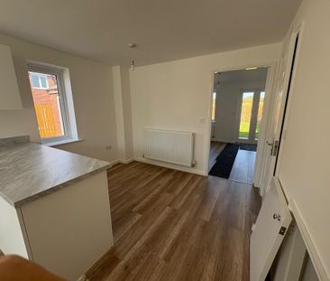 3 bedroom semi-detached house to rent - Photo 2