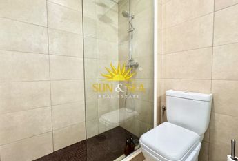 2-BEDROOM APARTMENT WITH TERRACE AND POOL, 400 METRES FROM THE BEACH IN TORREVIEJA