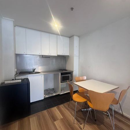 Prime Location Apartment in the Heart of Melbourne - Photo 3