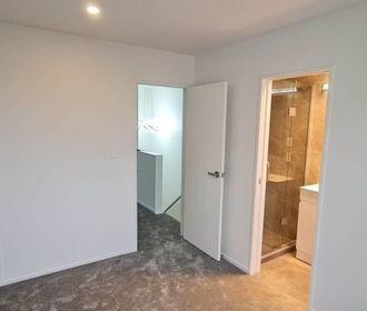 Modern 2BR Townhouse in Botany Downs - Photo 4